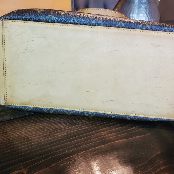 Sold💜Authentic Louis Vuitton Cabas Mezzo Monogram - Picture 4 of 8